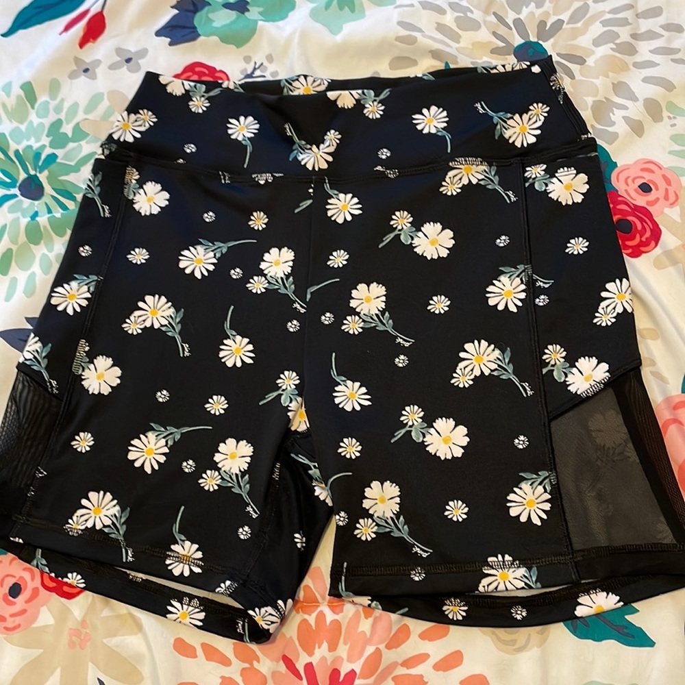 Victoria’s Secret Pink Ultimate Floral Bike Shorts Daisy